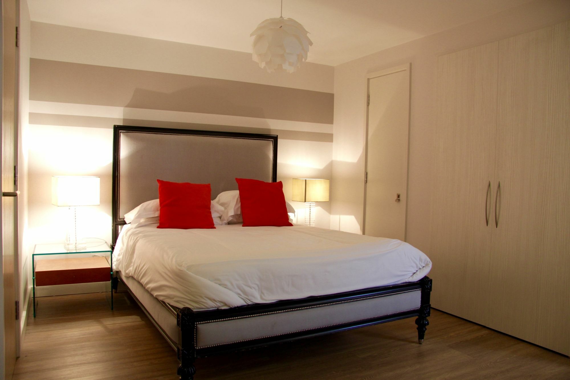 Lux Living Apartments - Florian House CBG Εξωτερικό φωτογραφία